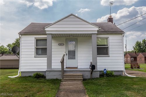 2823 Kirby Ave Ne, Canton, OH, 44705-4732 | Card Image