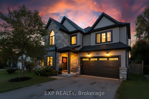 258 Andrew Street, Newmarket, ON, L3Y1H2 | Card Image