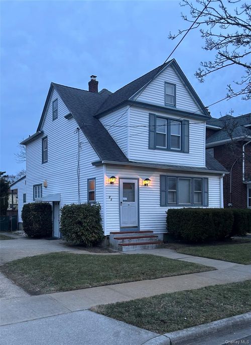 22 Sylvan Pl, Valley Stream, NY, 11581-1311 | Card Image