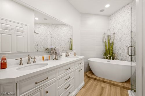 apt-810-2180 Arielle Dr, NAPLES, FL, 34109-1337 | Card Image