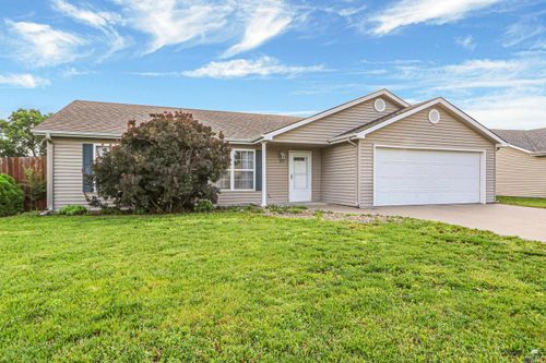 213 Brooklawn Dr, Manhattan, KS, 66502-6653 | Card Image