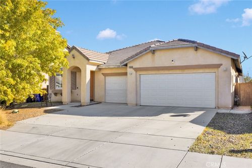 13635 Thunderbird Pl, Victorville, CA, 92392-6857 | Card Image