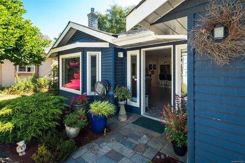 4007 Malton Ave, Victoria, BC, V8X4W1 | Card Image