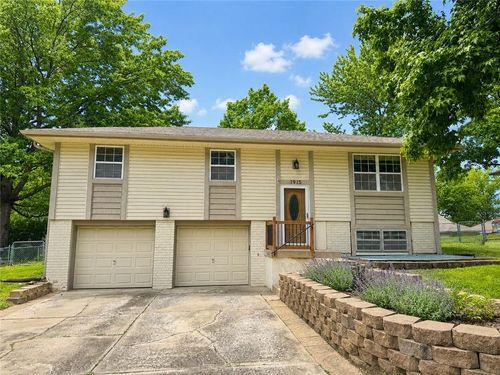 1915 Sw 5th Street, Blue Springs, MO, 64014 | Card Image