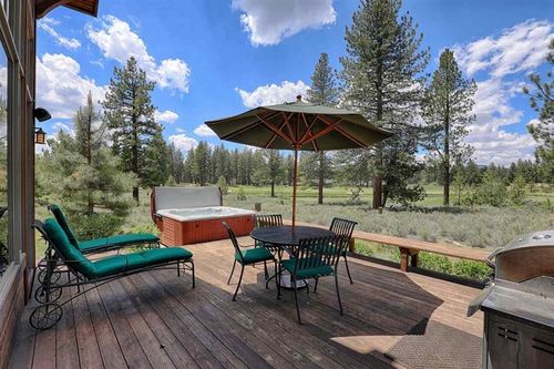 f21-11-12220 Lookout Loop, Truckee, CA, 96161-4528 | Card Image