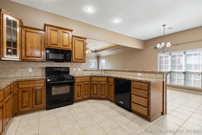 11813 S Tamarack Ct, House other with 4 bedrooms, 3 bathrooms and null parking in Jenks OK | Image 9