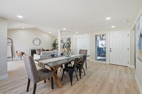 6894 Calvine Rd, Sacramento, CA, 95823-6122 | Card Image