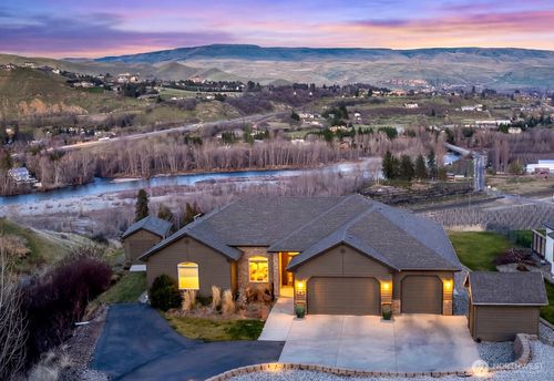 3045 Eastview Ln, Wenatchee, WA, 98801-9113 | Card Image