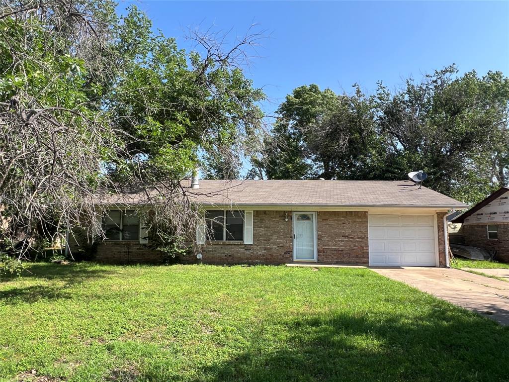 Avenue C , Graham, TX 76450