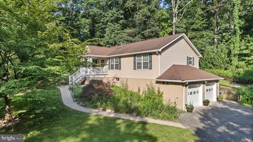 152 Bob White Dr, HARPERS FERRY, WV, 25425-5809 | Card Image