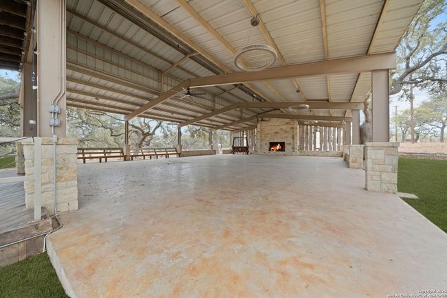 6005 W Ammann Rd, Home with 5 bedrooms, 5 bathrooms and null parking in Bulverde TX | Image 33