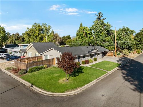 372 Ogara St, Medford, OR, 97501-3772 | Card Image