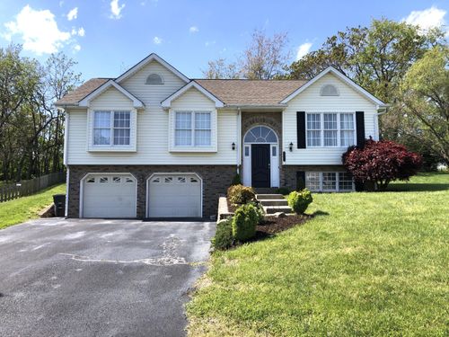 1811 Meadows Ct, Vinton, VA, 24179-1220 | Card Image