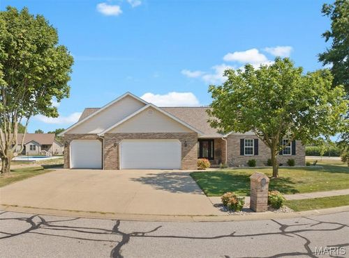 5 S Porte Dr, Highland, IL, 62249-2970 | Card Image