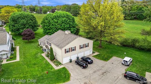 3121 Sunnyside Ct, Lake Orion, MI, 48360-1743 | Card Image