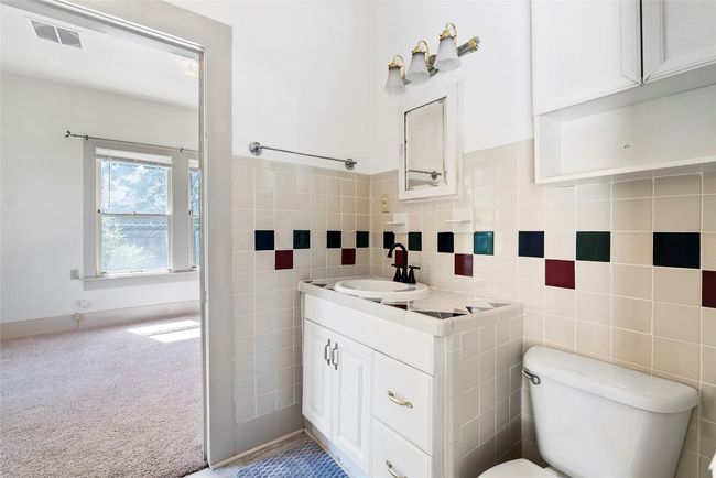 1115 N Avenue C, House other with 2 bedrooms, 1 bathrooms and 2 parking in Elgin TX | Image 16