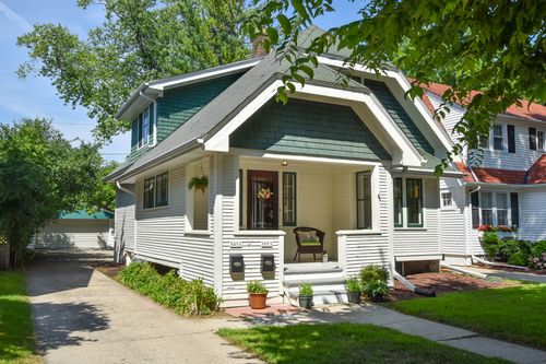 5051 N Hollywood Ave, Whitefish Bay, WI, 53217-5602 | Card Image