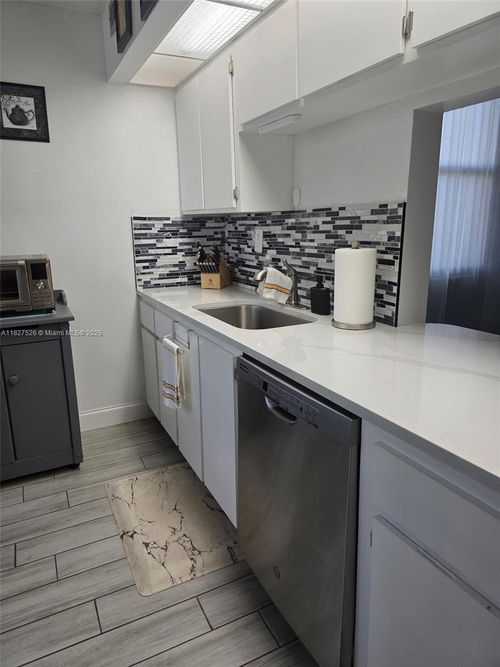apt-106-6800 Cypress Rd, Plantation, FL, 33317-3041 | Card Image