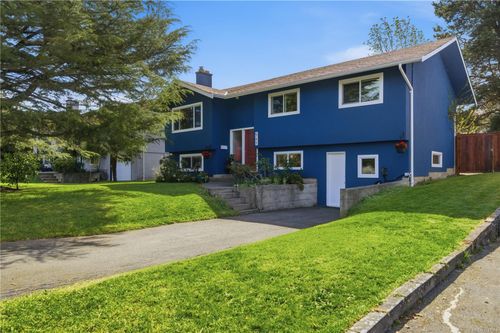 541 Warren Ave, Saanich, BC, V8Z2J6 | Card Image