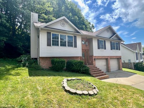 2061 Pinecrest Dr, Morgantown, WV, 26505-8039 | Card Image