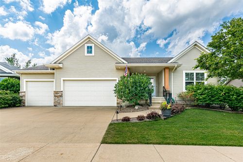 3509 Fitzroy Rd, Hiawatha, IA, 52233-8002 | Card Image