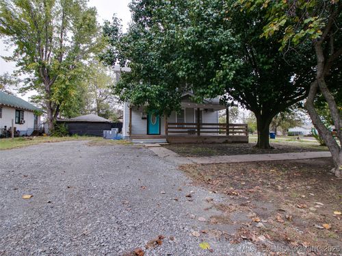 401 6th St, Stroud, OK, 74079-3220 | Card Image