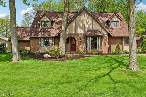 1572 Willoughby Dr, Wooster, OH, 44691-2549 | Card Image
