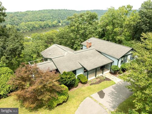 188 Crestview Dr, HARPERS FERRY, WV, 25425-5946 | Card Image