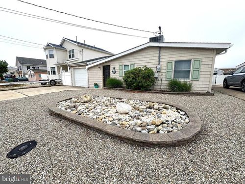 63 Lawrence Dr, Manahawkin, NJ, 08050-3518 | Card Image