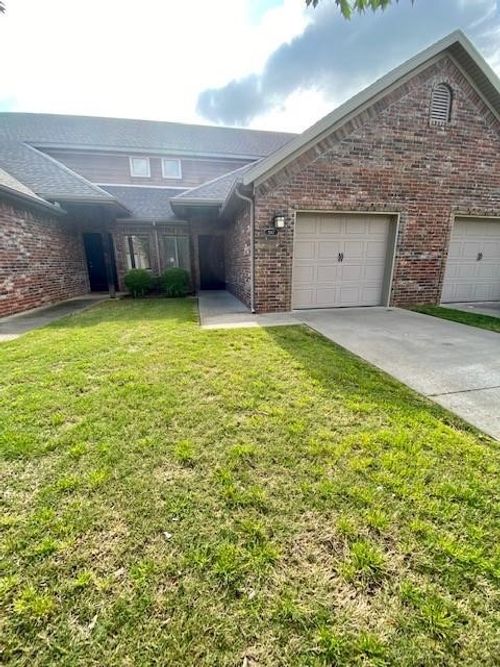 3170 W Montrail Pl, Fayetteville, AR, 72704-6235 | Card Image