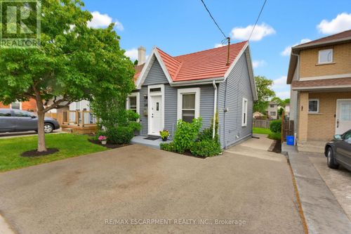 349 John St N, Hamilton, ON, L8L4R2 | Card Image
