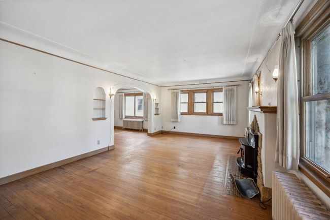 Character with the sconces and wall niches. | Image 4