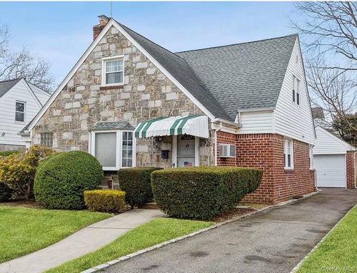 49 Devonshire Dr, New Hyde Park, NY, 11040-3636 | Card Image