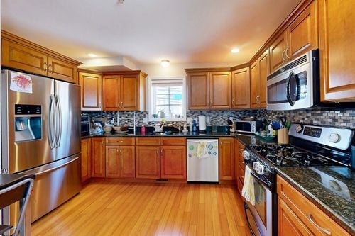 1-1 Hadley St, Boston, MA, 02129-2010 | Card Image