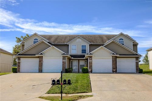 10543 46th Ter, Kansas City, MO, 64133-3713 | Card Image