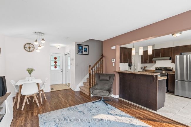 427 Vendevale Ave, House attached with 3 bedrooms, 2 bathrooms and 1 parking in Stittsville ON | Image 11
