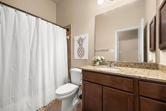 Secondary bathroom, shared by the front two bedrooms. | Image 24