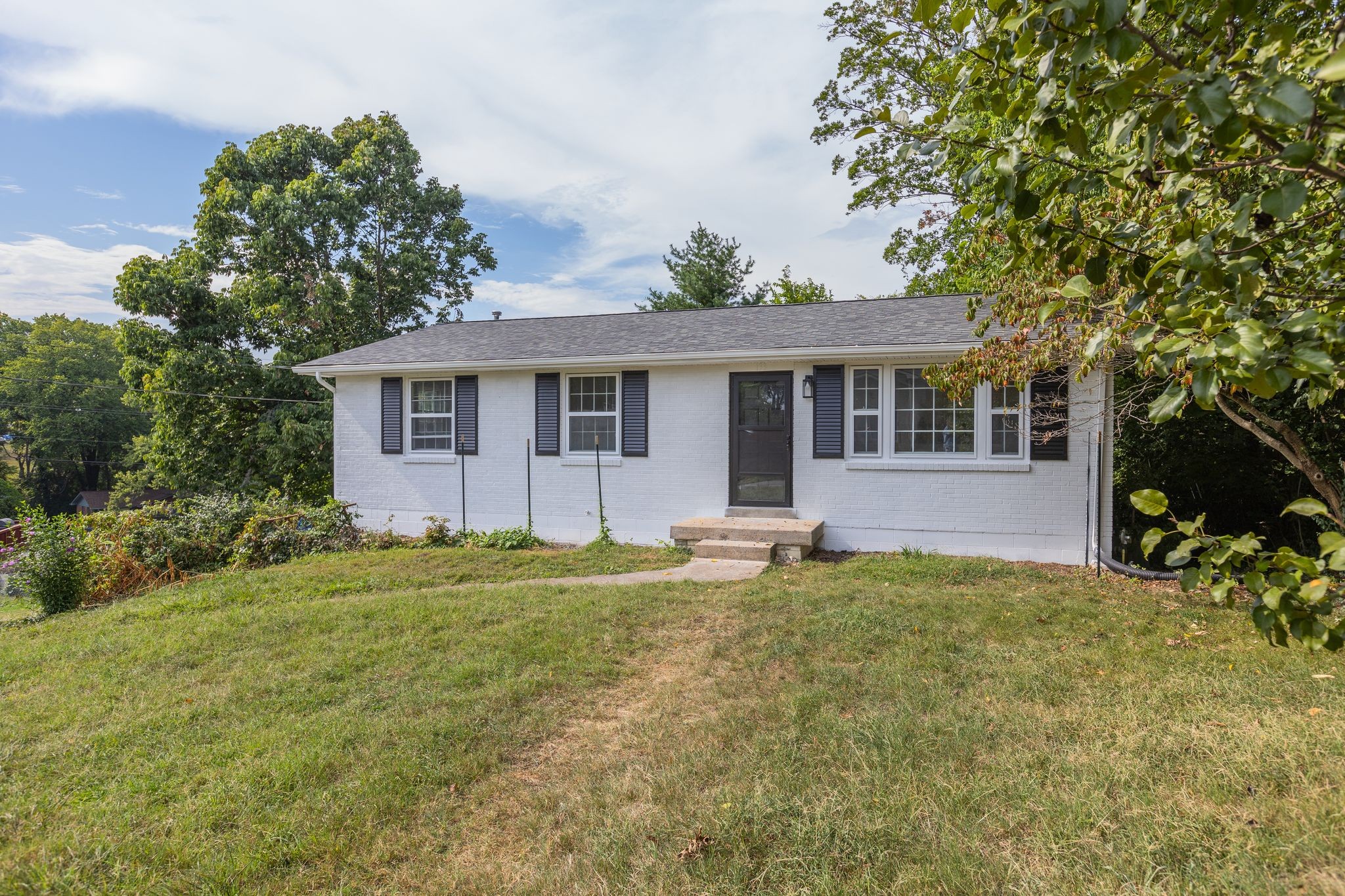 Luna Dr, Nashville, TN 37211