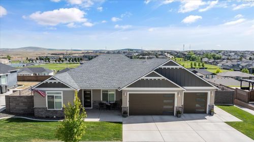 5627 W 31st Ave, Kennewick, WA, 99338-2143 | Card Image