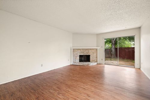 4813 Yucca Hill Dr, Austin, TX, 78744-5729 | Card Image