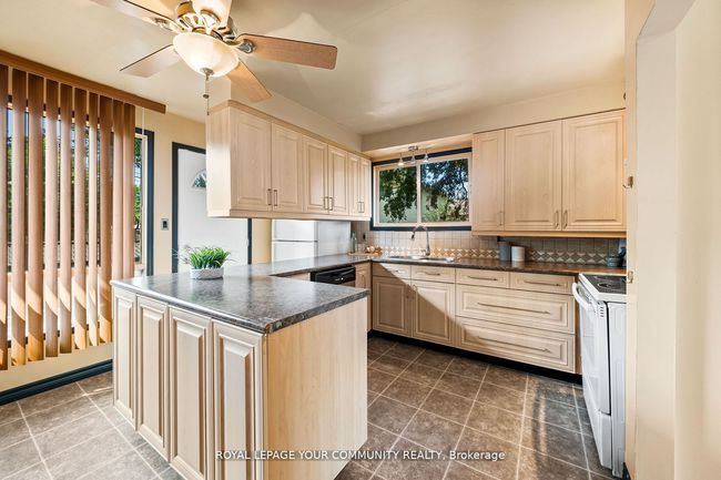 203 Taunton Rd W, House attached with 3 bedrooms, 2 bathrooms and 2 parking in Oshawa ON | Image 10