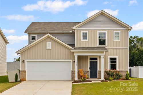 3105 Bluff Hill Ln, Charlotte, NC, 28215-0504 | Card Image