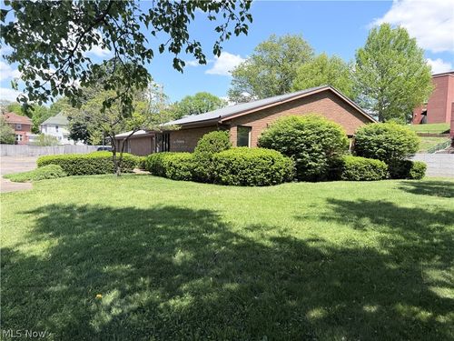 656 Chestnut St, Coshocton, OH, 43812-1211 | Card Image