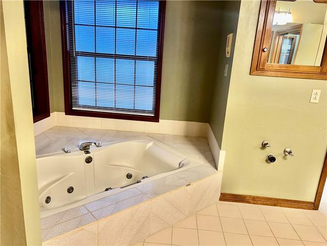 Owner's bath - en suite | Image 29