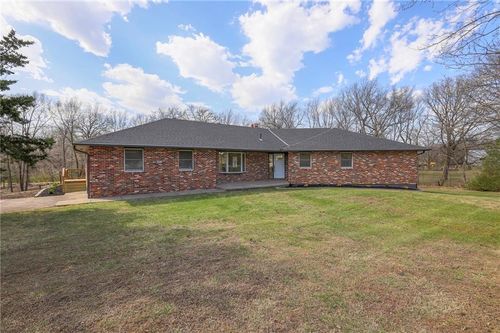 907 S State Route J, Peculiar, MO, 64078-9581 | Card Image