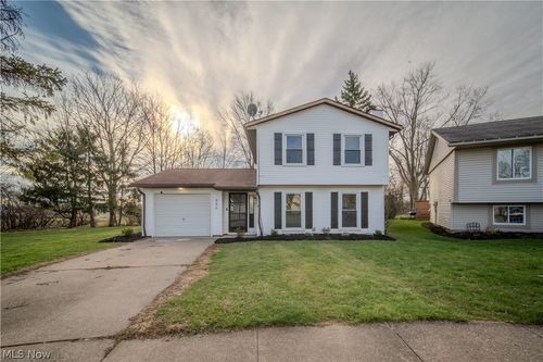 886 Bunker Hl, Medina, OH, 44256-1304 | Card Image