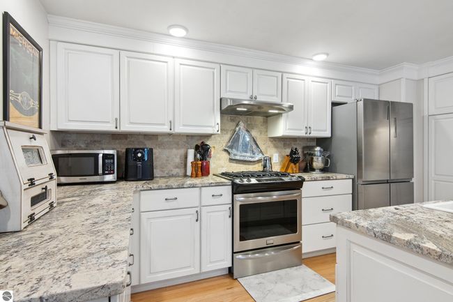 400 W Broadway, House other with 3 bedrooms, 2 bathrooms and null parking in Suttons Bay MI | Image 13