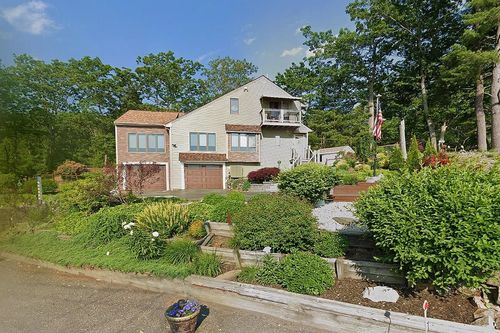 1 Grandview Ave, Derry, NH, 03038-3977 | Card Image