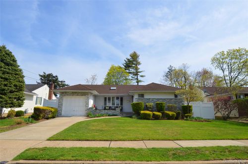 262 Cherry Pl, East Meadow, NY, 11554-2915 | Card Image
