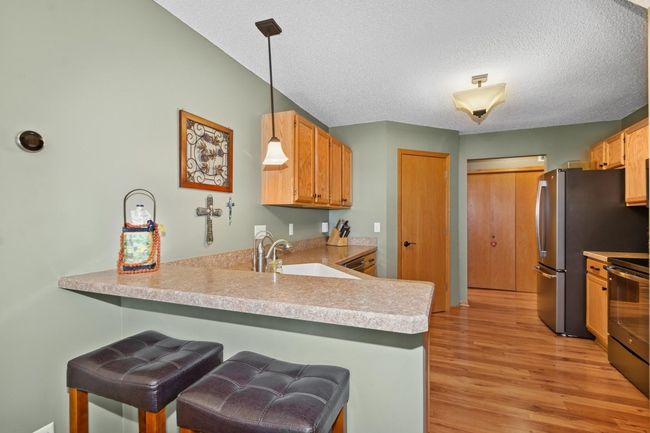 Breakfast bar a bonus for informal dining or grabbing a snack | Image 9